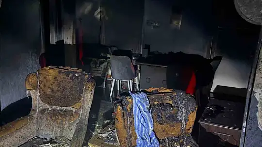 Bolu'da 2 katlı evin bir odası alev alev yandı