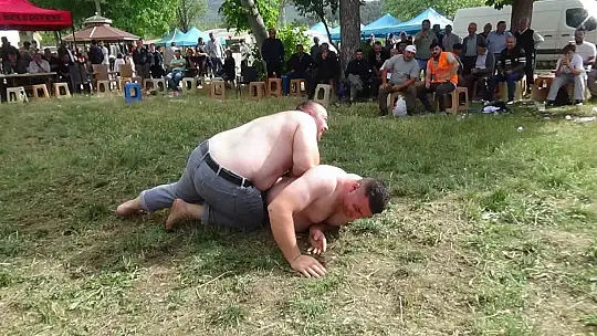Bolu'da 200 yıllık geleneğe yoğun ilgi: Kazanlar kaynadı, pehlivanlar kıran kırana güreşti