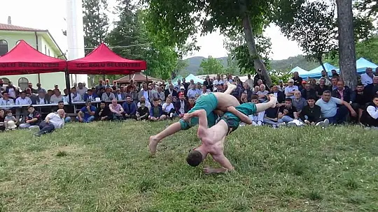 Bolu'da 200 yıllık geleneğe yoğun ilgi: Kazanlar kaynadı, pehlivanlar kıran kırana güreşti