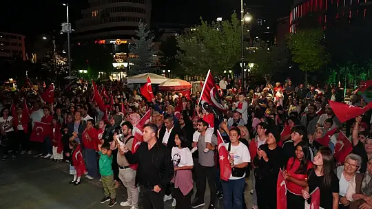 Bolu'da 30 Ağustos Zafer Bayramı fener alayıyla kutlandı