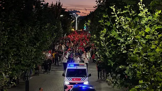 Bolu'da 30 Ağustos Zafer Bayramı fener alayıyla kutlandı