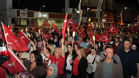 Bolu'da 30 Ağustos Zafer Bayramı fener alayıyla kutlandı