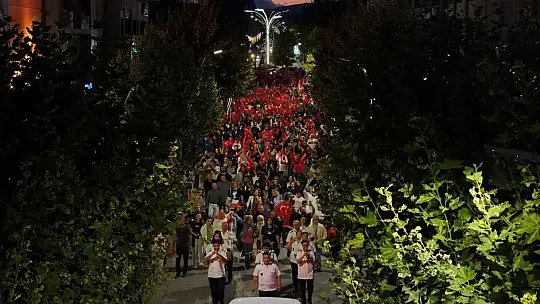 Bolu'da 30 Ağustos Zafer Bayramı fener alayıyla kutlandı