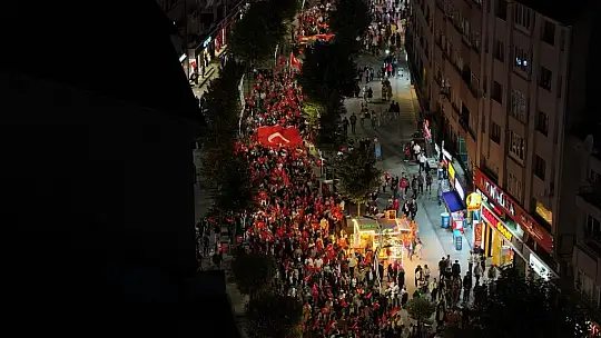 Bolu'da 30 Ağustos Zafer Bayramı fener alayıyla kutlandı