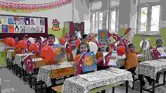 Bolu'da 49 bin 169 öğrenci karne sevinci yaşadı