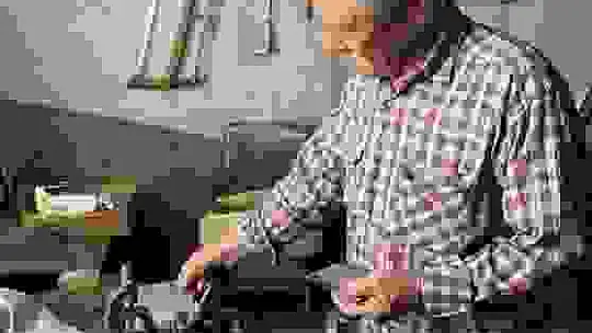 Bolu'da 50 yıldır manda boynuzundan tarak yapıyor