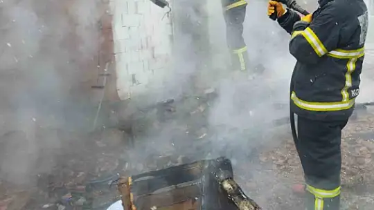 Bolu'da ahşap ev küle döndü