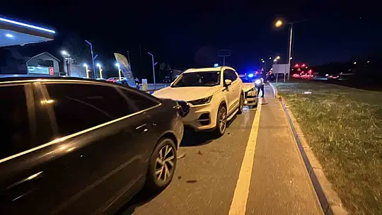Bolu'da ani fren yapıp kaçan sürücü, zincirleme kazaya neden oldu: 3 yaralı