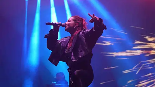 Bolu'da Athena 15 bini aşkın öğrenciye konser verdi