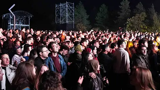 Bolu'da Athena 15 bini aşkın öğrenciye konser verdi