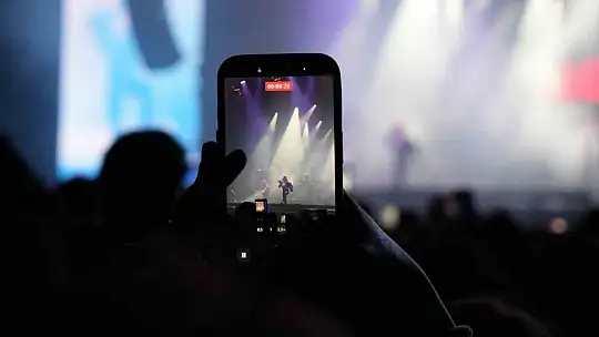 Bolu'da Athena 15 bini aşkın öğrenciye konser verdi