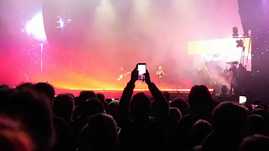 Bolu'da Athena 15 bini aşkın öğrenciye konser verdi