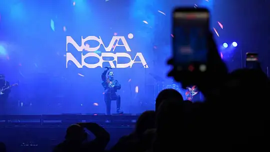 Bolu'da Athena 15 bini aşkın öğrenciye konser verdi