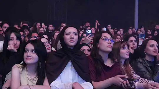 Bolu'da Athena 15 bini aşkın öğrenciye konser verdi