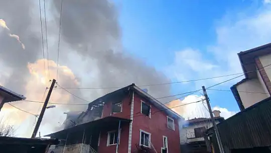 Bolu'da baca yangını evi küle çevirdi