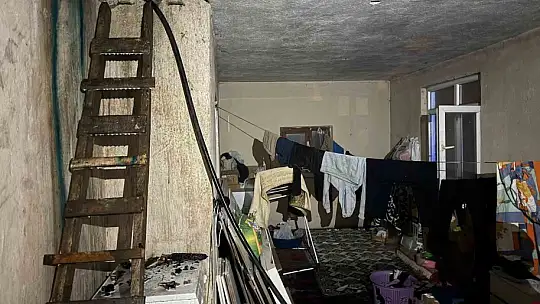 Bolu'da bacadan çıkan yangın 2 katlı evin çatısını sardı