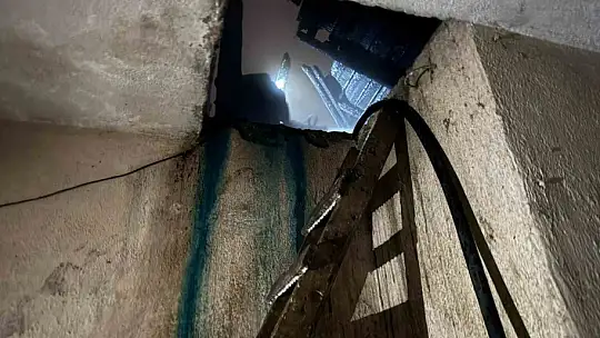 Bolu'da bacadan çıkan yangın 2 katlı evin çatısını sardı