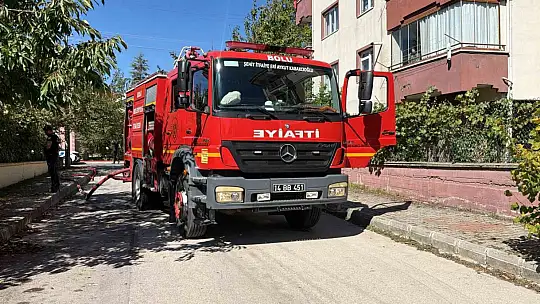Balkon yangını paniğe neden oldu