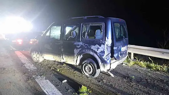 Bolu'da bariyerlere çarpan hafif ticari araç sürücüsü yaralandı