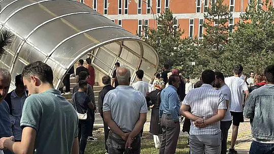 Bolu'da binlerce memur adayı KPSS'de ter döktü