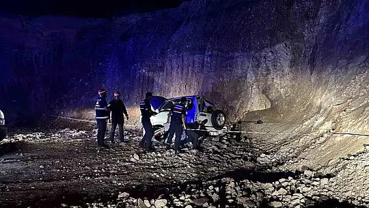 Cip 15 metrelik uçurumdan uçtu: 2 sevgili hayatını kaybetti, 1 yaralı
