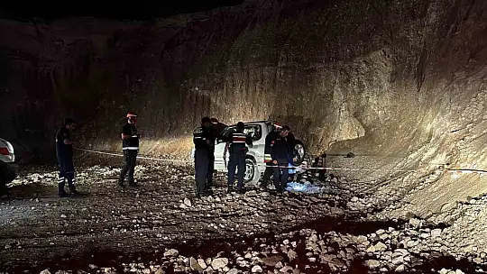 Cip 15 metrelik uçurumdan uçtu: 2 sevgili hayatını kaybetti, 1 yaralı