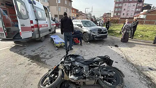 Bolu'da ciple çarpışan motosikletli yaralandı