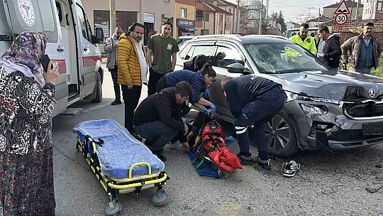 Bolu'da ciple çarpışan motosikletli yaralandı
