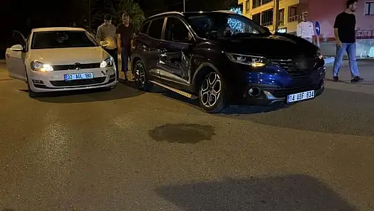 Ciple otomobil çarpıştı: 1 yaralı