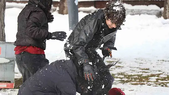 Bolu'da eğitime kar engeli: Okullar 1 gün tatil edildi