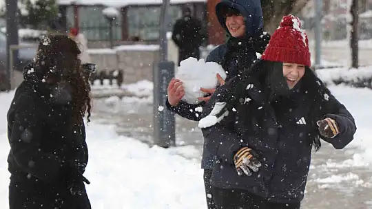 Bolu'da eğitime kar engeli: Okullar 1 gün tatil edildi