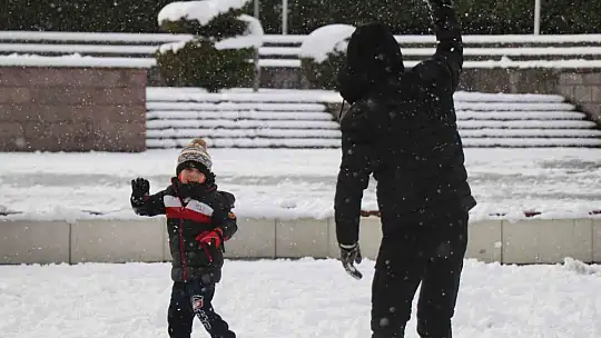 Bolu'da eğitime kar engeli: Okullar 1 gün tatil edildi
