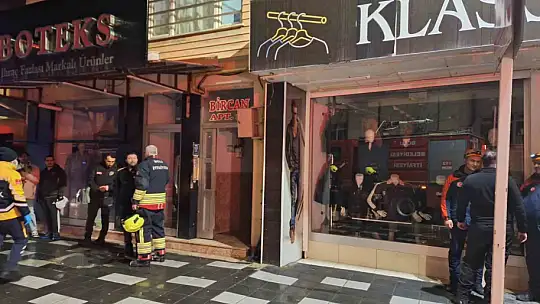 Bolu'da gece saatlerinde korkutan yangın: 2 kişi dumandan etkilendi