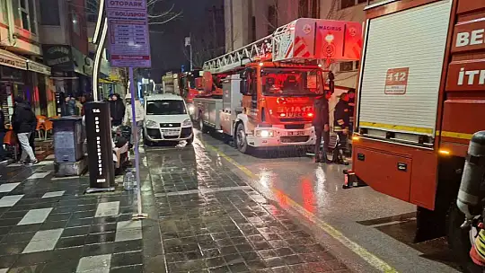 Bolu'da gece saatlerinde korkutan yangın: 2 kişi dumandan etkilendi