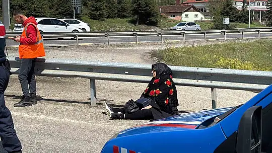 Bolu'da hafif ticari araç ile otomobil çarpıştı: 10 yaralı