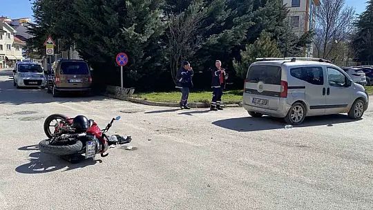 Bolu'da hafif ticari araç ile motosiklet çarpıştı: 1 yaralı