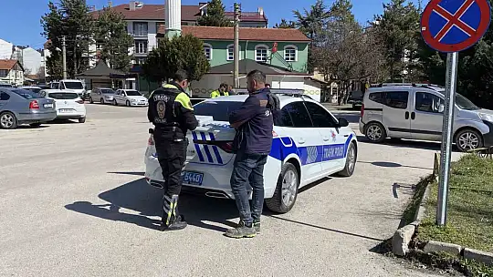 Bolu'da hafif ticari araç ile motosiklet çarpıştı: 1 yaralı
