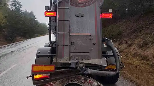 Bolu'da hafif ticari araç ile tır çarpıştı: 1 yaralı