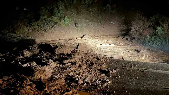 Heyelan nedeniyle kapanan yol tekrardan ulaşıma açıldı