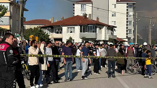 Bolu'da iki ev ve bir depo alev alev yandı