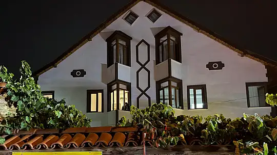 İkiz villanın bahçesinde çıkan yangın korkuttu