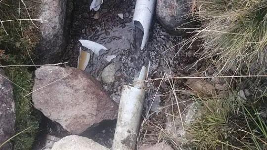 Bolu'da ilçenin su ihtiyacını karşılayan hattı parçaladılar: