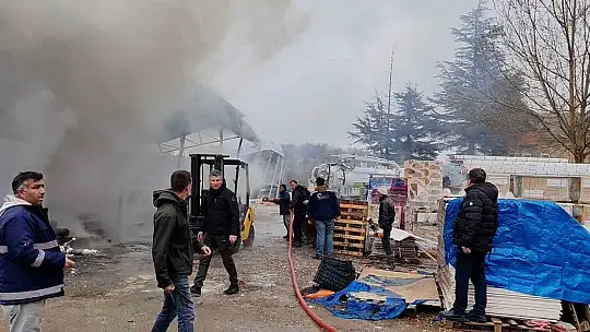 Bolu'da inşaat deposunda yangın