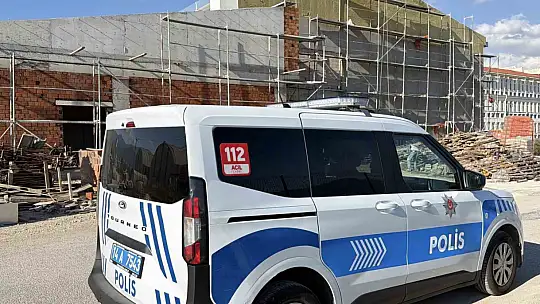 İnşatta iskeleden düşen işçi yaralandı