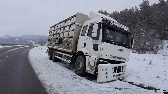 Bolu'da kamyon ile hafif ticari araç çarpıştı: 2 yaralı