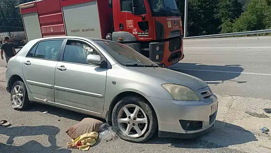 Kamyon ile otomobil çarpıştı: 3 yaralı