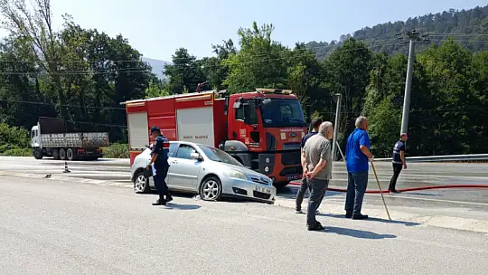 Kamyon ile otomobil çarpıştı: 3 yaralı