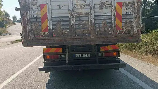 Kamyon ile otomobil çarpıştı: 3 yaralı