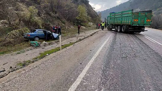 Bolu'da kamyon otomobille çarpıştı: 1 ölü, 1 yaralı