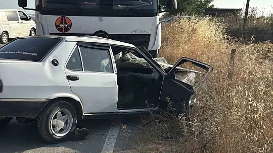 Bolu'da kamyonla çarpışan Fiat Tofaş hurdaya döndü: 1'i ağır 2 yaralı